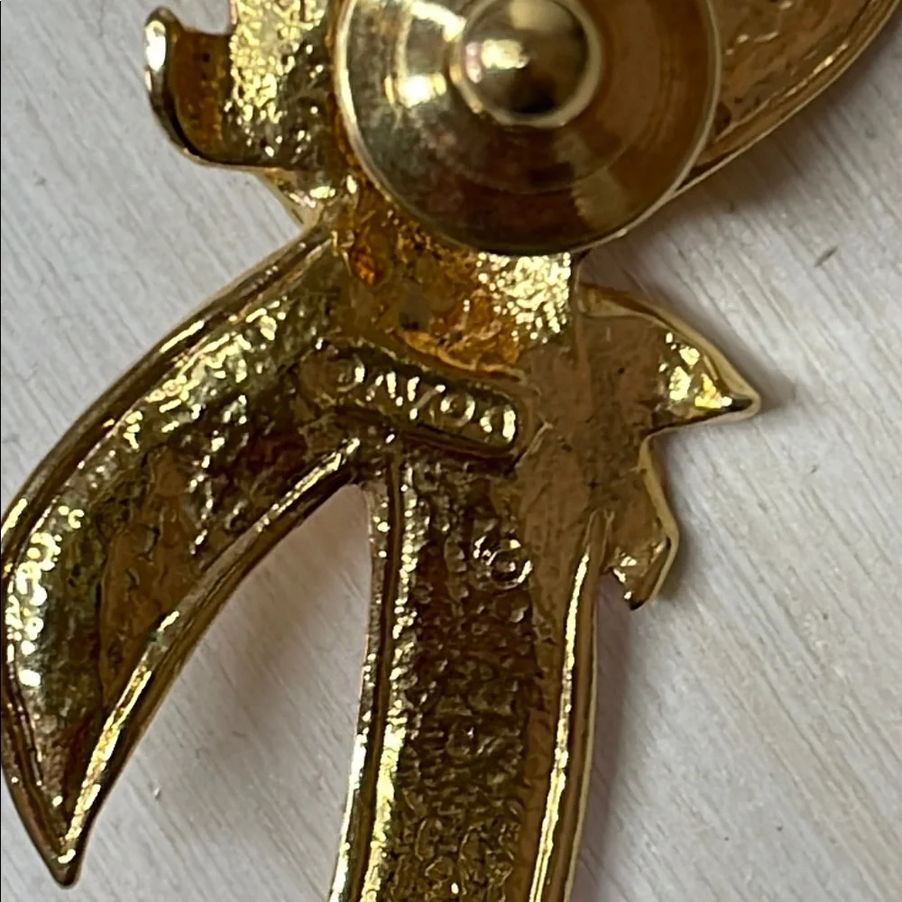 Avon Breast Cancer Pink and Gold Pin with Intricate Design
